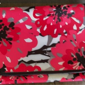 Thirty One Fold It Up Ipad / Tablet Organizer Bold Red Blossom design.